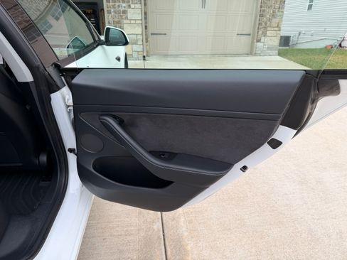 Used 2021 Tesla Model 3 Standard Range Plus image 12