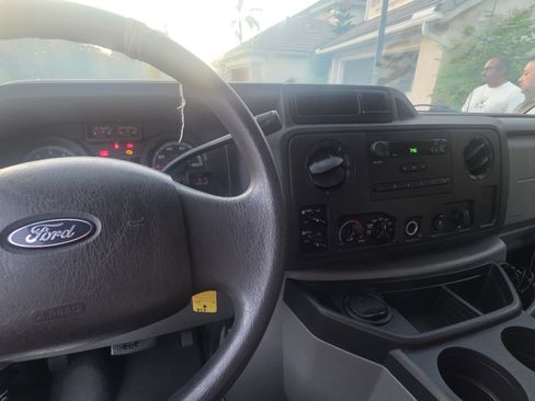Used 2009 Ford E-350 and Econoline 350 XL RWD image 12