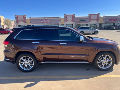 Used 2014 Jeep Grand Cherokee Summit image 2