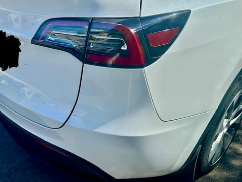 Used 2023 Tesla Model Y AWD image 13
