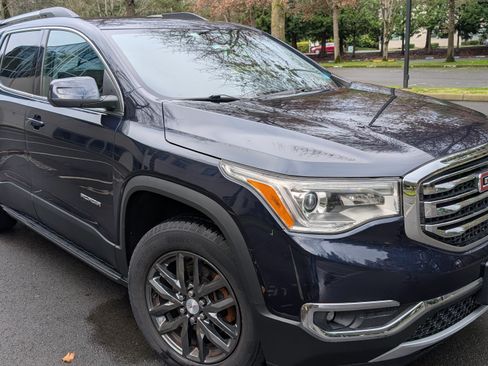 Used 2017 GMC Acadia SLT image 1