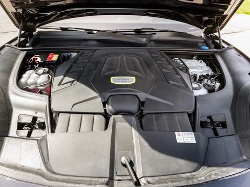 Used 2020 Porsche Cayenne Turbo S image 18