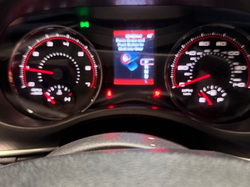 Used 2012 Dodge Charger SE image 4