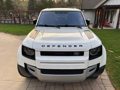 Used 2020 Land Rover Defender 110 HSE image 1