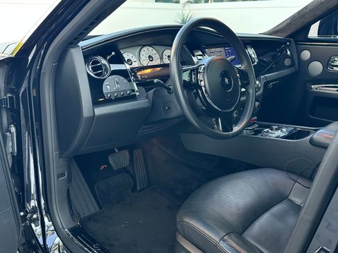 Used 2011 Rolls-Royce Ghost image 14