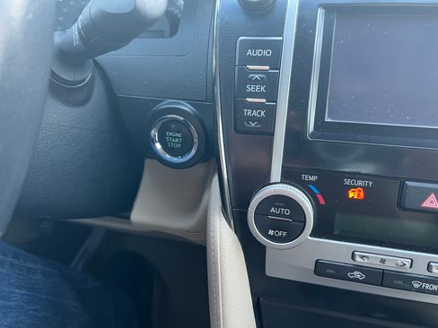 Used 2014 Toyota Camry XLE image 11