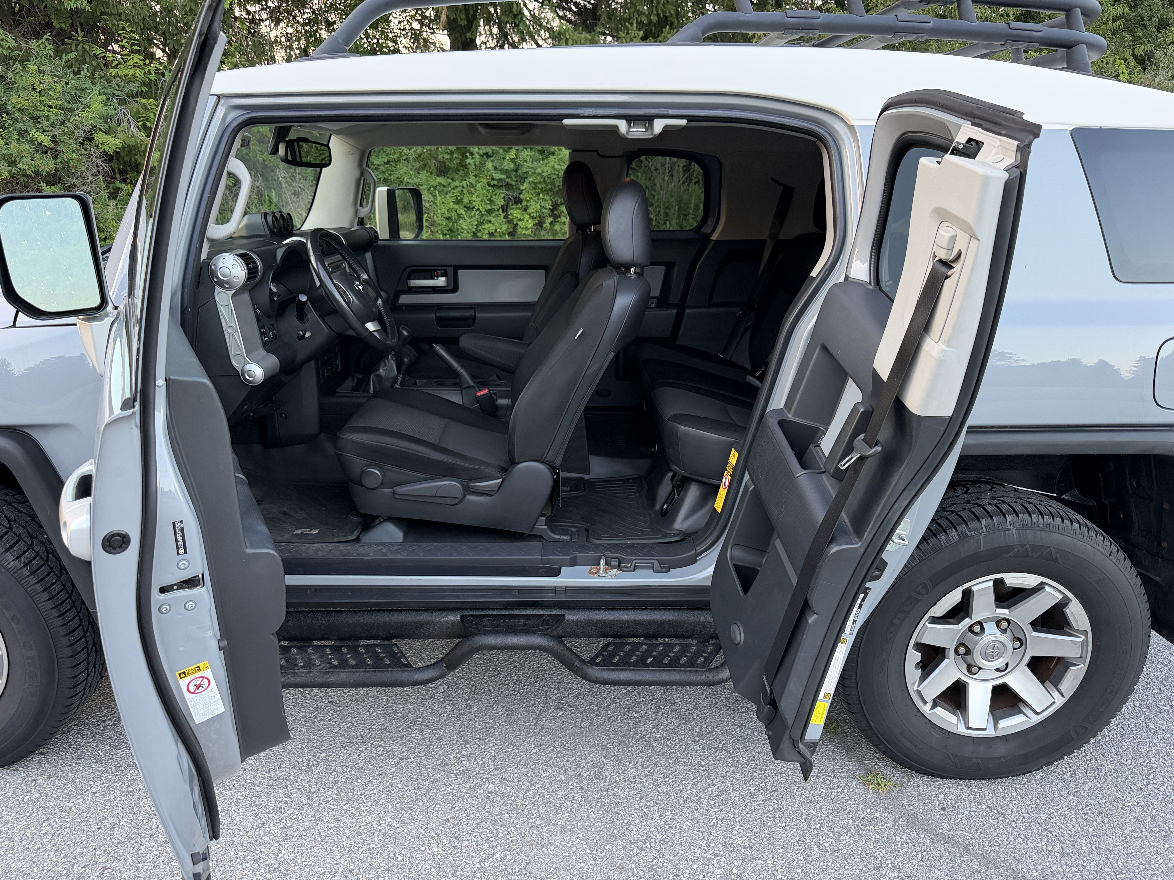 Used 2014 Toyota FJ Cruiser 4WD w/ Upgrade Package image 12