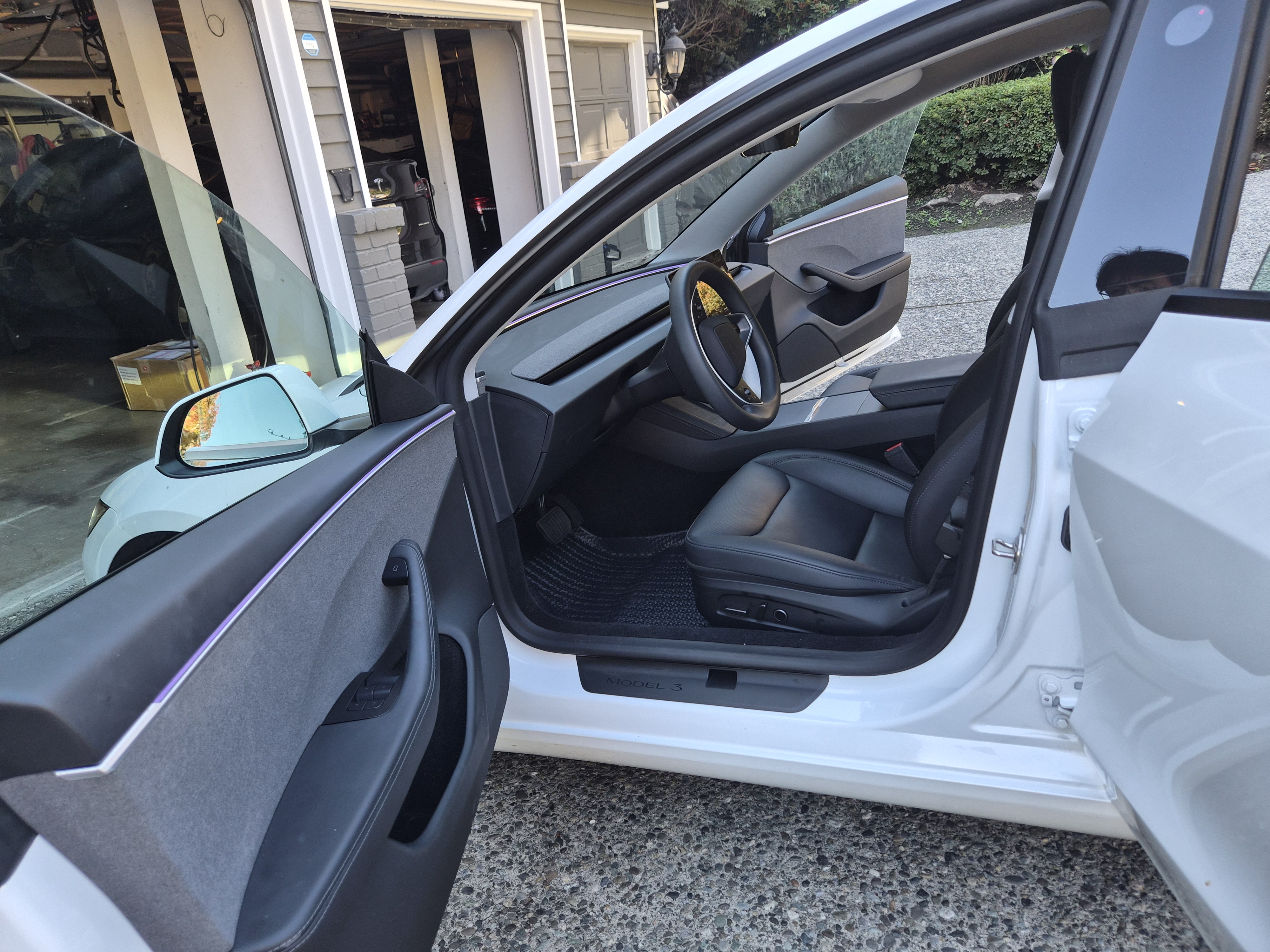 Used 2024 Tesla Model 3 Standard Range RWD image 6