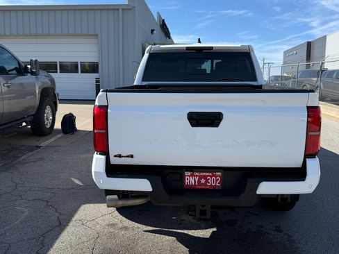Used 2024 Toyota Tacoma TRD Off-Road image 8