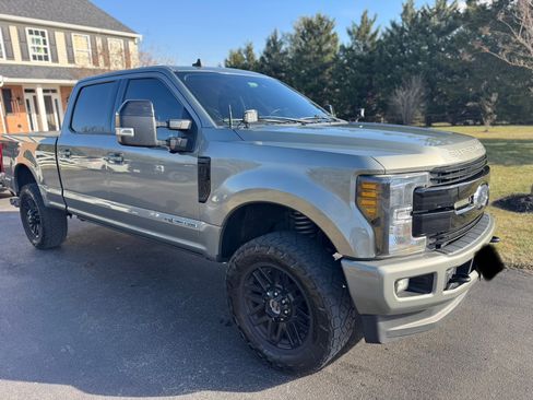 Used 2019 Ford F250 Lariat w/ Lariat Ultimate Package image 2