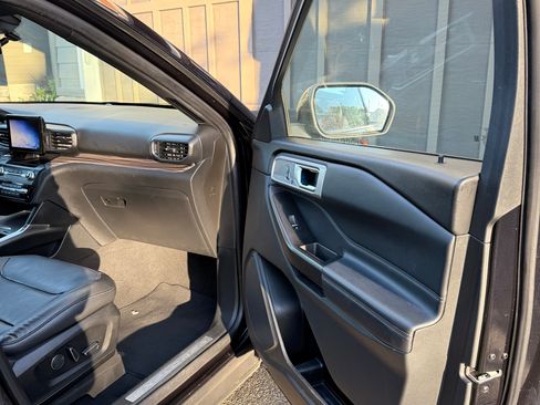 Used 2020 Ford Explorer Limited AWD/4WD image 25
