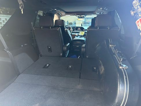 Used 2021 Cadillac Escalade Sport Platinum w/ LPO, ONYX Package image 4