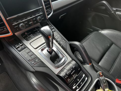 Used 2013 Porsche Cayenne Turbo w/ Sportdesign Pkg w/Side Skirts image 18