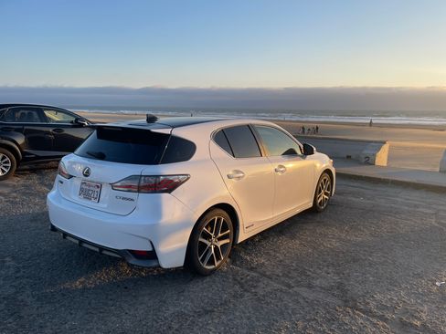 Used 2015 Lexus CT 200h w/ F Sport w/Nuluxe Interior FWD image 2