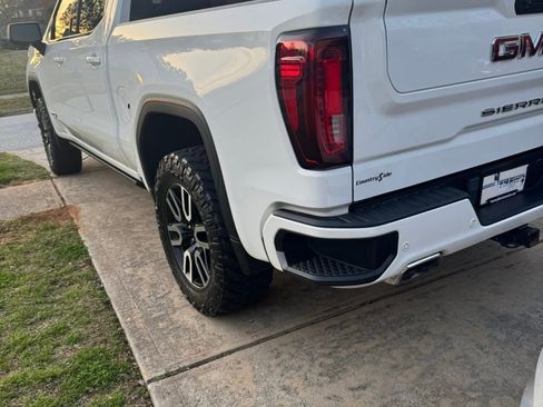 Used 2022 GMC Sierra 1500 AT4 w/ AT4 Premium Package image 2