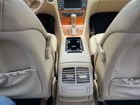 Used 2009 Mercedes-Benz E 350 E 350 Sedan 4D image 10