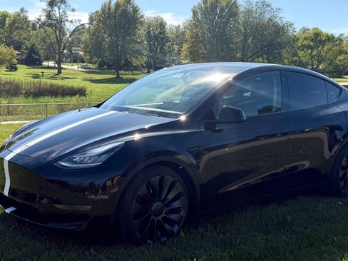 Used 2021 Tesla Model Y Performance image 2