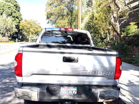 Used 2018 Toyota Tundra SR5 w/ SR5 Upgrade Package RWD image 2