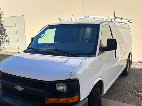 Used 2012 Chevrolet Express 2500 image 14