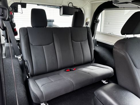Used 2018 Jeep Wrangler Sport AWD/4WD image 21