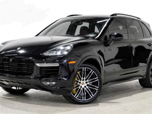 Used 2016 Porsche Cayenne Turbo S AWD/4WD image 9