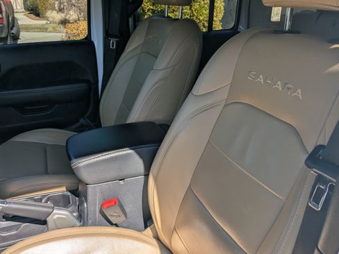 Used 2018 Jeep Wrangler Unlimited Sahara image 8