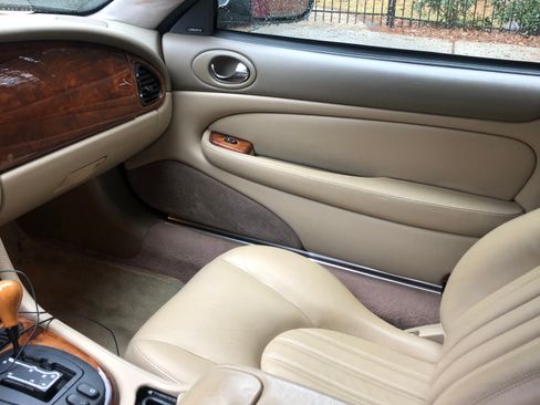 Used 2002 Jaguar XK8 Convertible image 9
