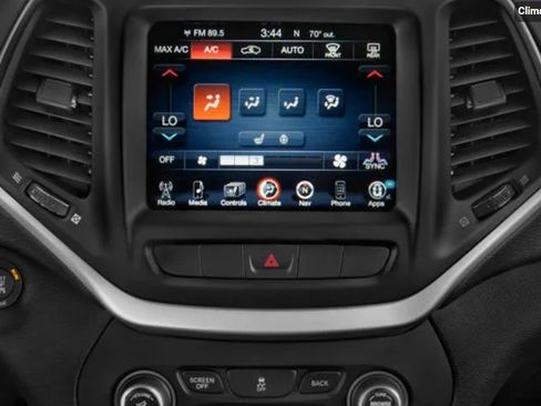 Used 2017 Jeep Cherokee Latitude image 5