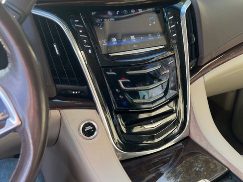 Used 2017 Cadillac Escalade Premium Luxury image 13