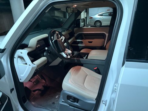 Used 2022 Land Rover Defender 110 SE AWD/4WD image 13