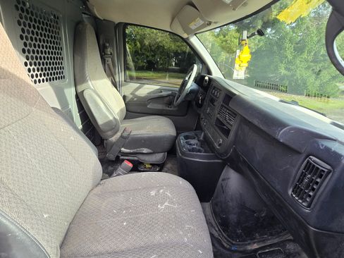 Used 2014 GMC Savana 2500 Van 3D image 11