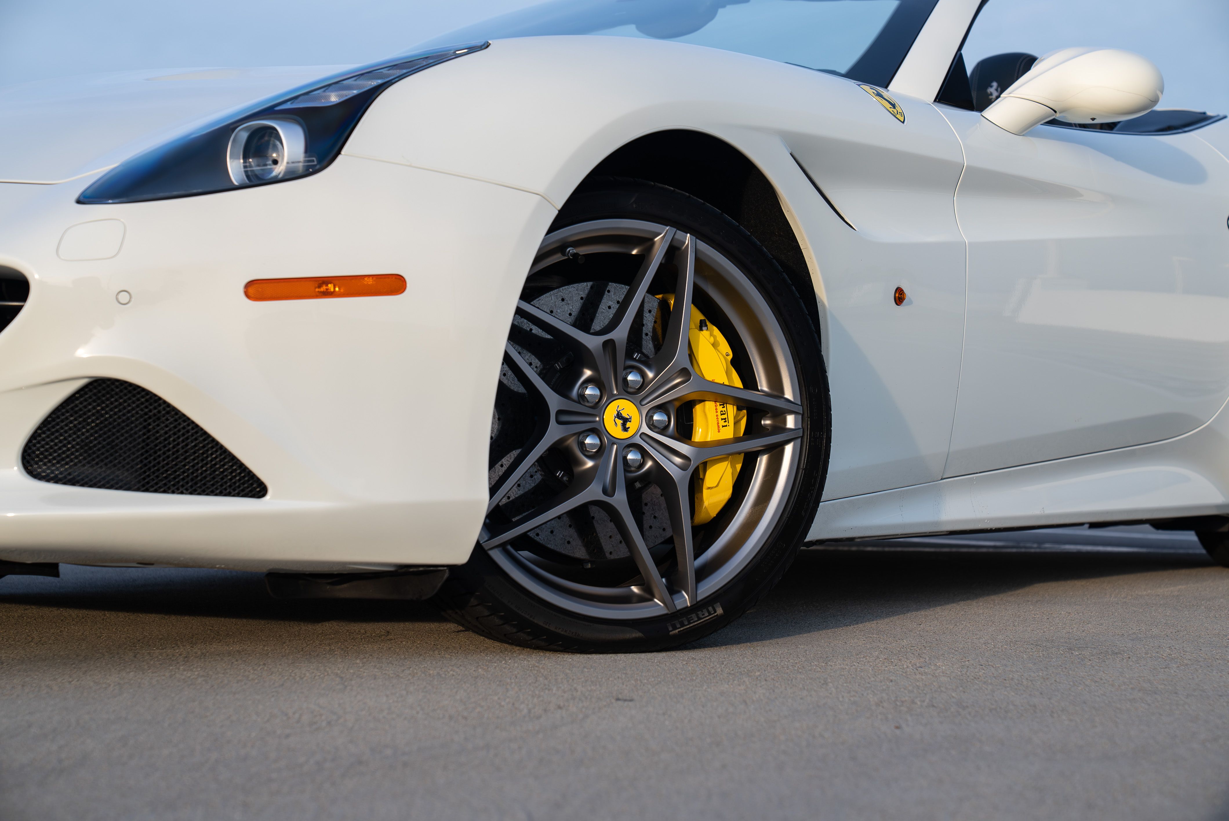 Used 2017 Ferrari California T RWD image 2