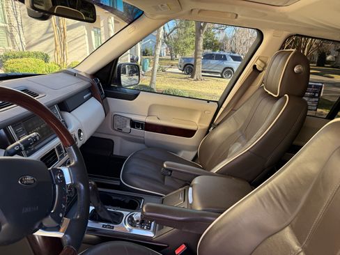 Used 2010 Land Rover Range Rover HSE image 15