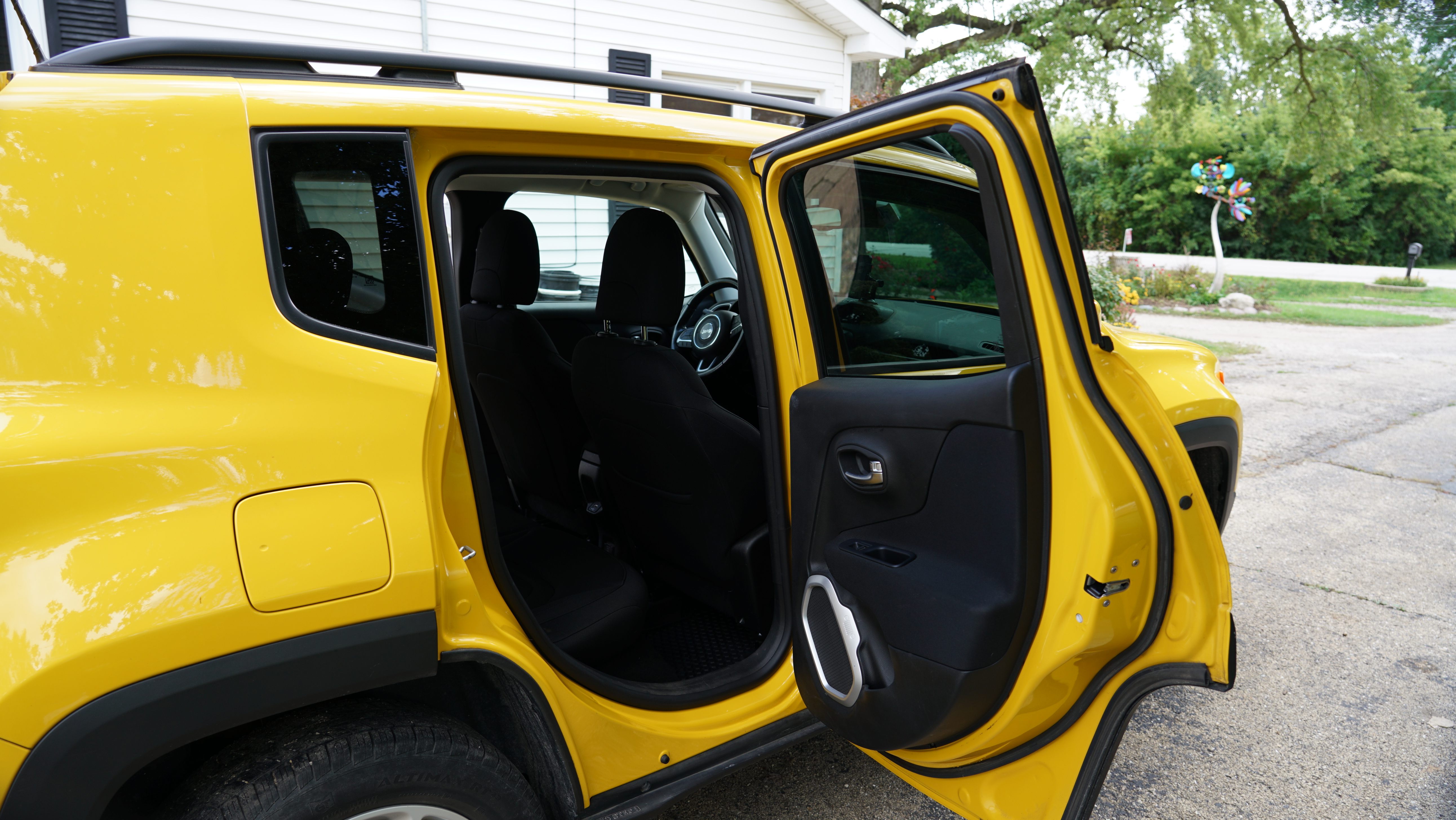 Used 2018 Jeep Renegade Latitude w/ Cold Weather Group AWD/4WD image 15