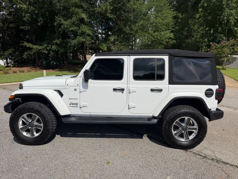 Used 2021 Jeep Wrangler Unlimited Sahara AWD/4WD image 2