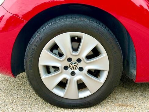 Used 2009 Volkswagen Beetle S FWD image 28