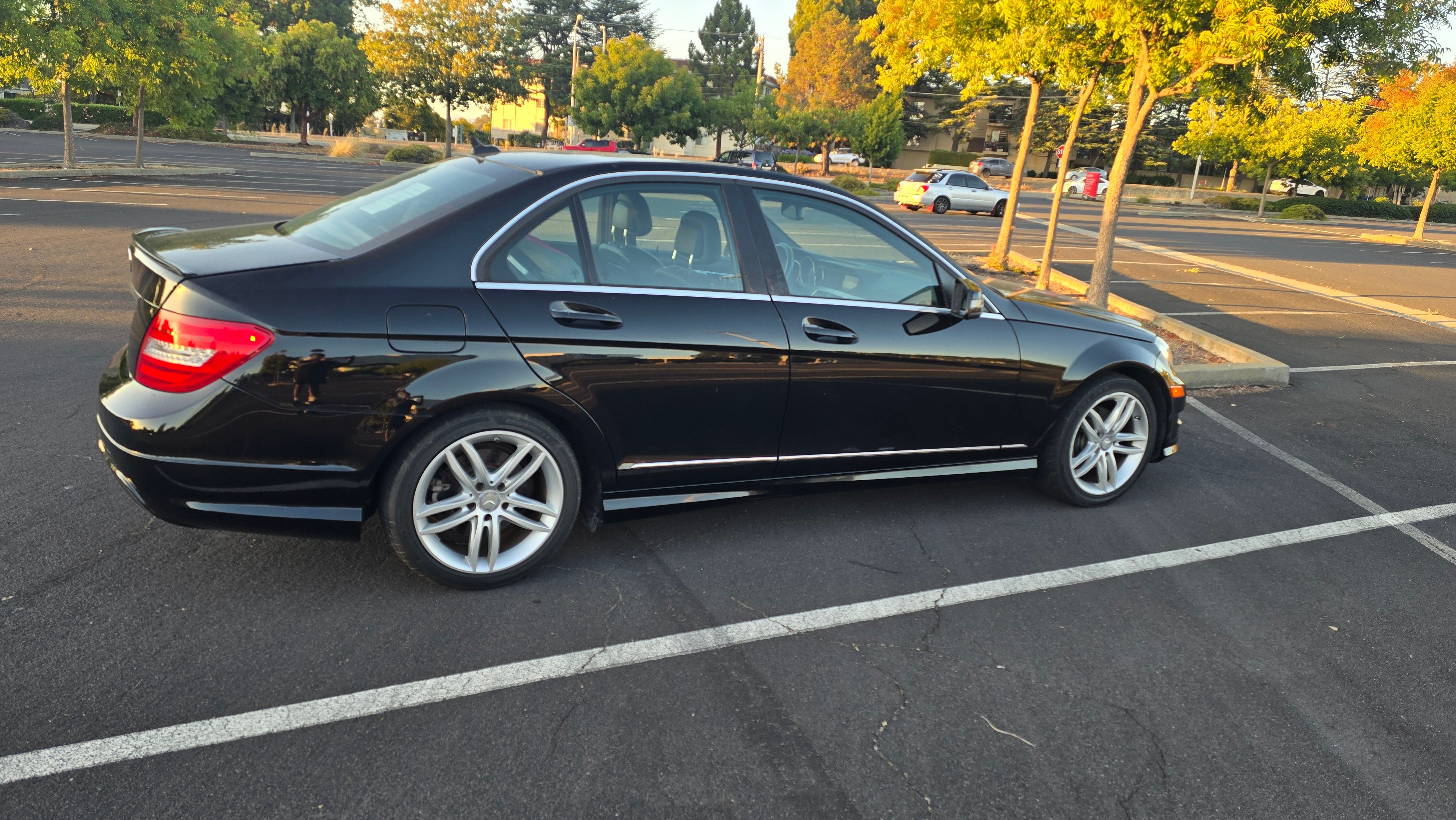 Used 2014 Mercedes-Benz C 250 Sedan image 4