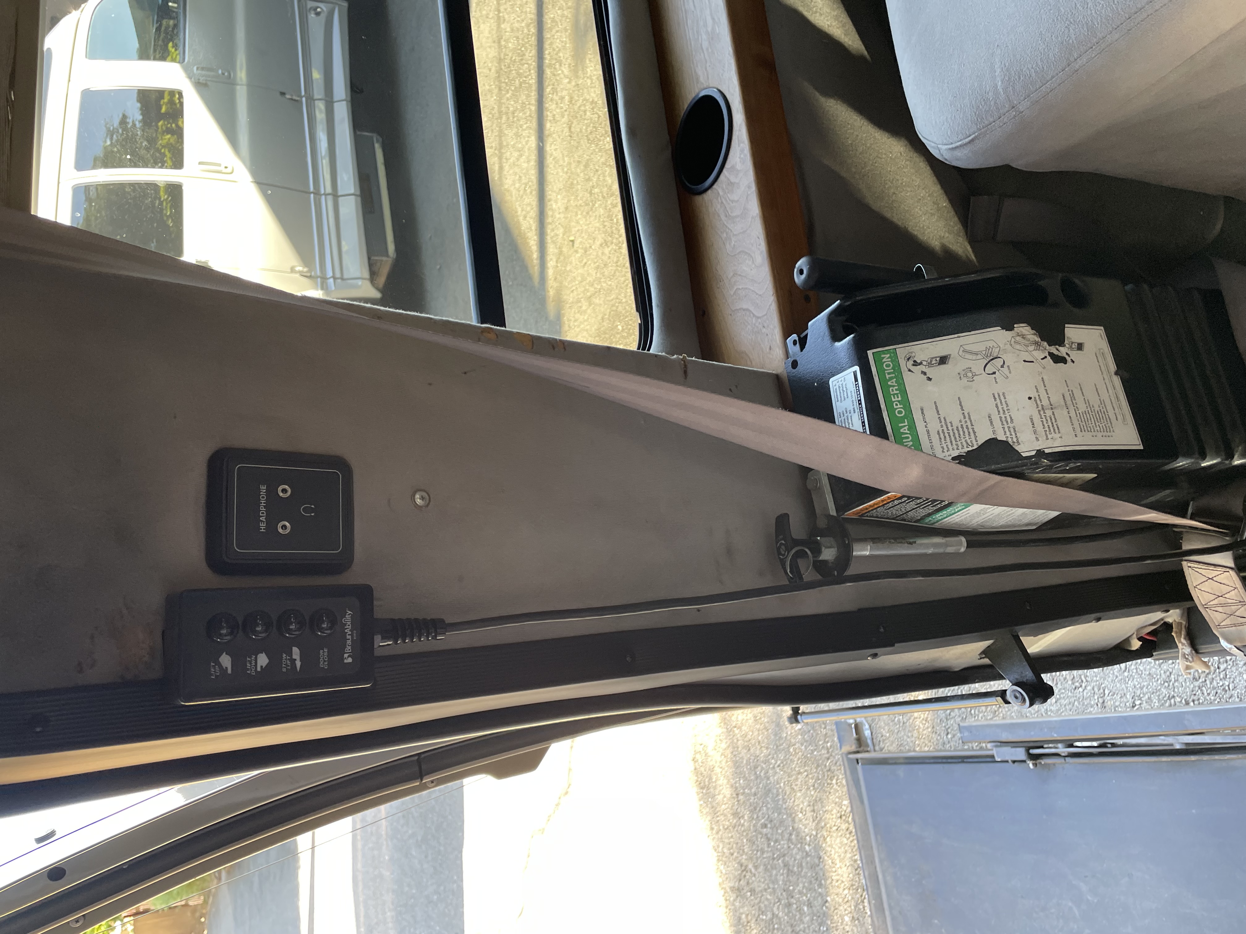 Used 2003 Ford E-150 and Econoline 150 RWD image 13