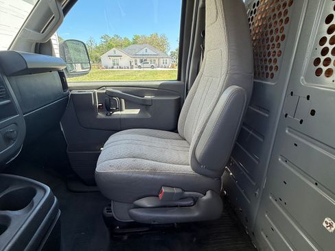 Used 2016 GMC Savana 2500 RWD image 21