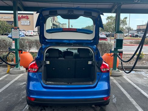 Used 2018 Ford Focus SE image 5