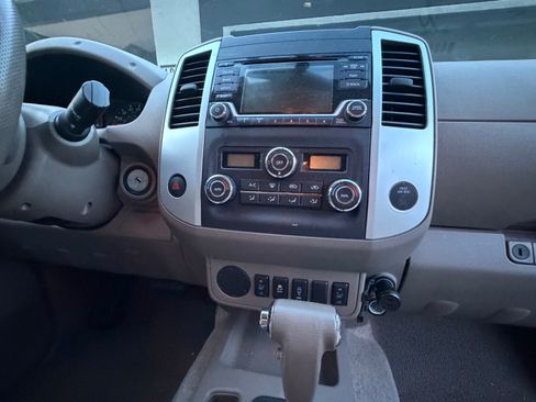 Used 2016 Nissan Frontier SV w/ SV Value Truck Package RWD image 10