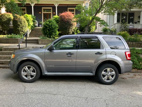 Used 2008 Ford Escape XLT FWD image 2