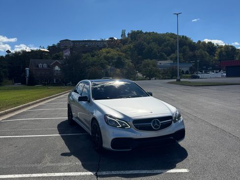 Used 2014 Mercedes-Benz E 63 AMG S-Model image 2