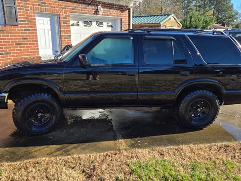 Used 2000 Chevrolet Blazer LT image 1