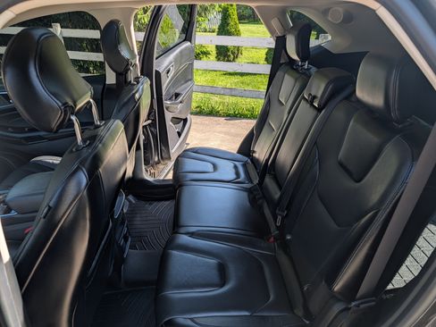 Used 2019 Ford Edge Titanium w/ Equipment Group 301A AWD/4WD image 10