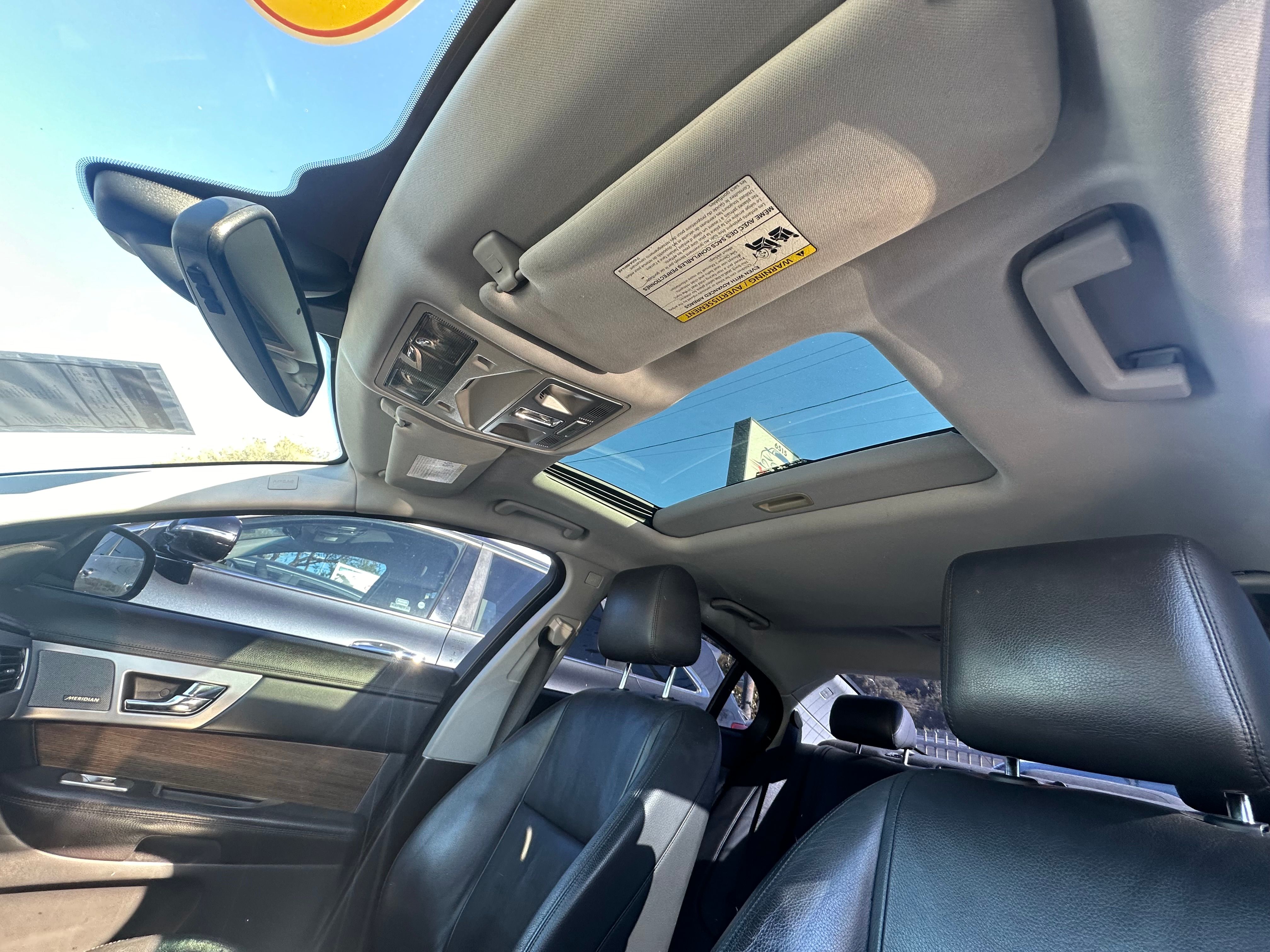 Used 2015 Jaguar XF Premium RWD image 10