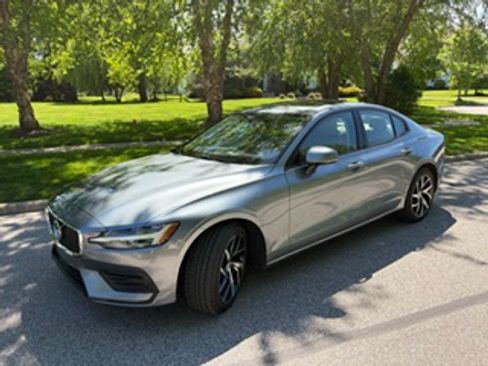 Used 2019 Volvo S60 T5 Momentum w/ Multimedia Package FWD image 8