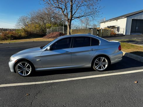 Used 2011 BMW 335i xDrive Sedan image 4