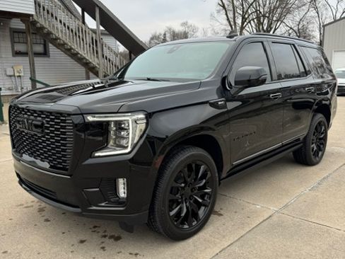 Used 2021 GMC Yukon Denali w/ Denali Premium Package image 8