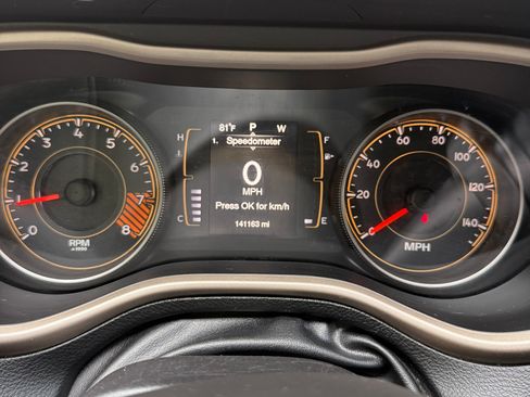 Used 2015 Jeep Cherokee Latitude w/ Cold Weather Group FWD image 12